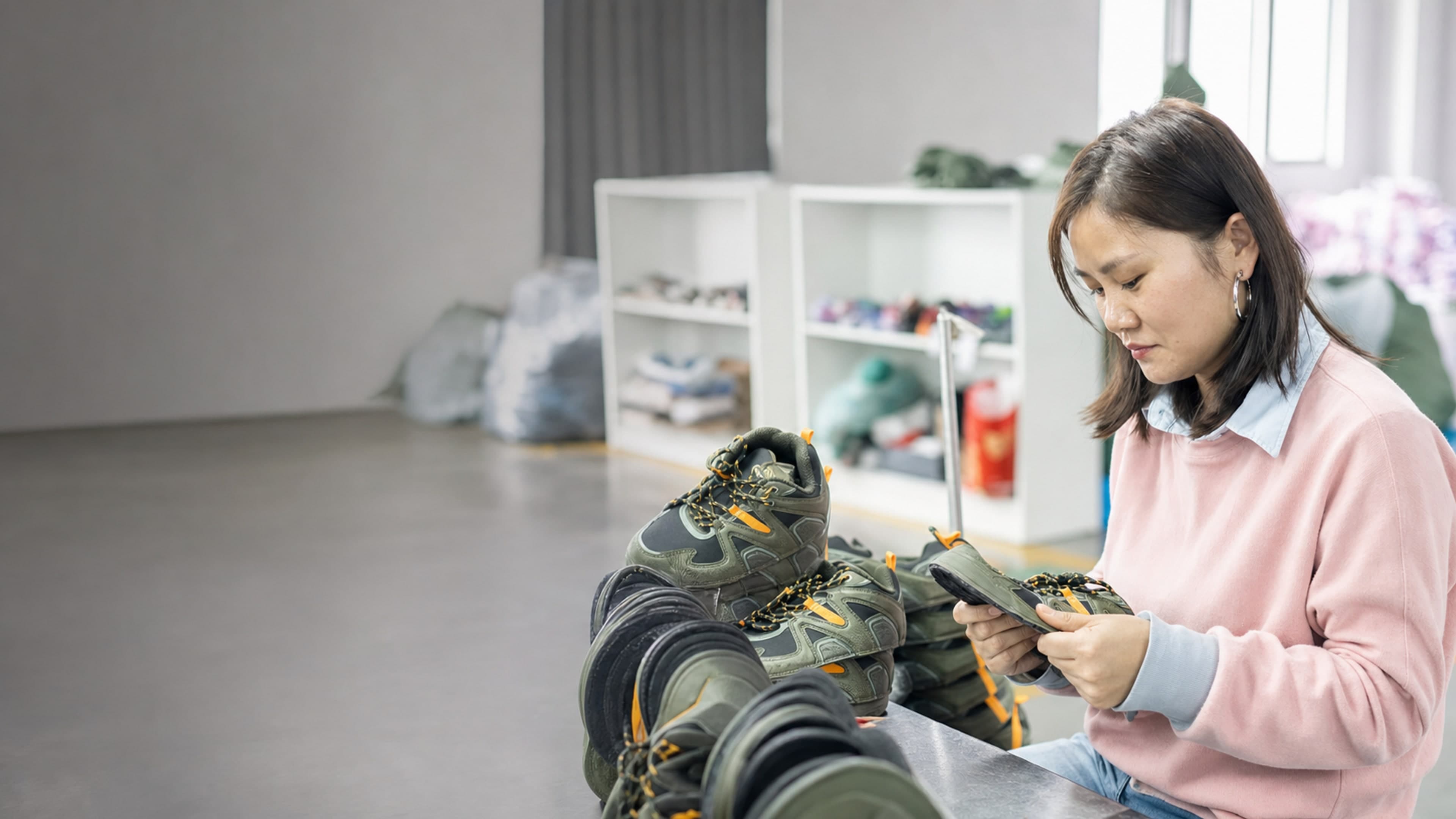 Footwear final appearance inspection in the FANVENO factory