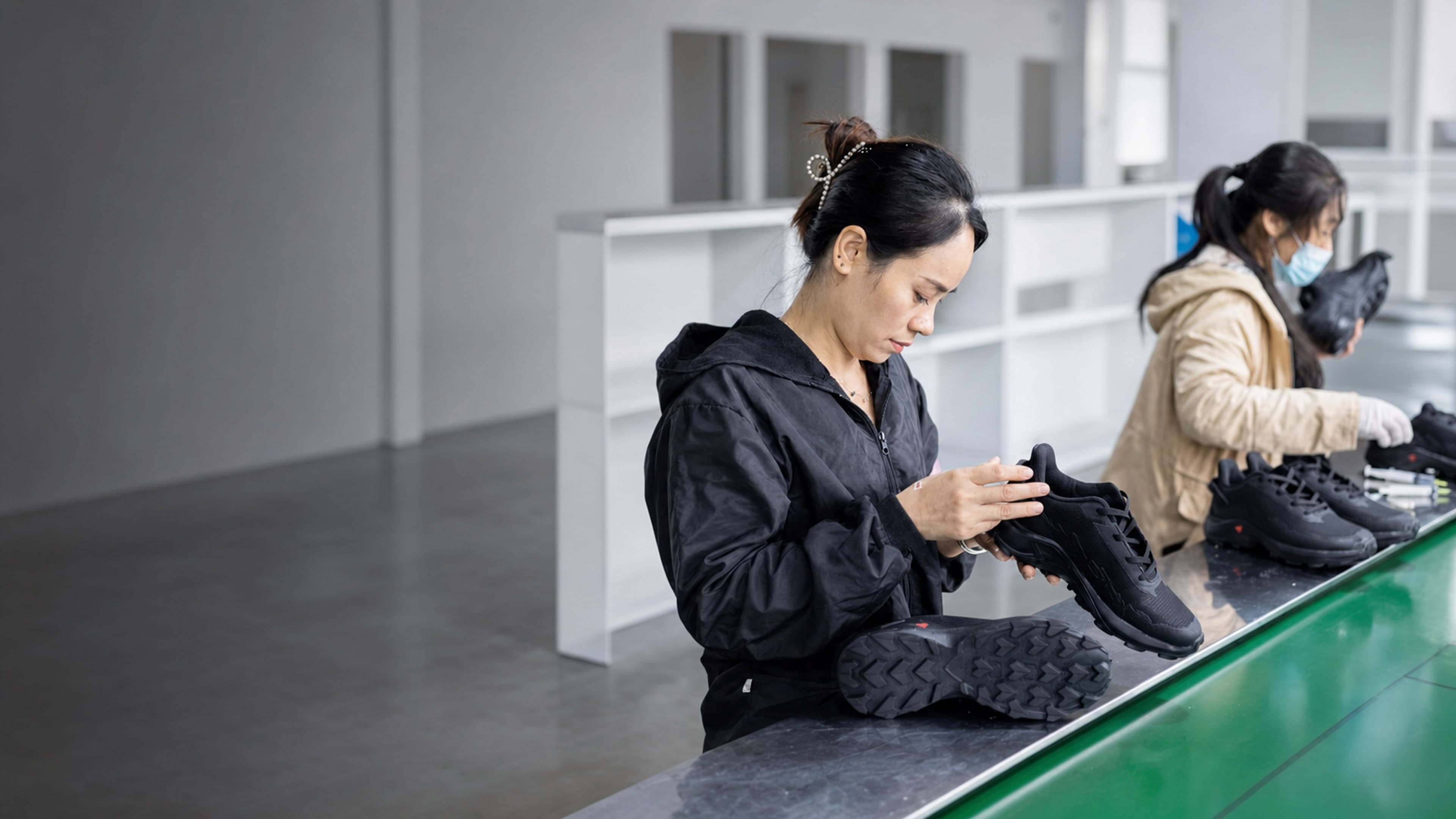 Footwear finish inspection against shipment approval criteria